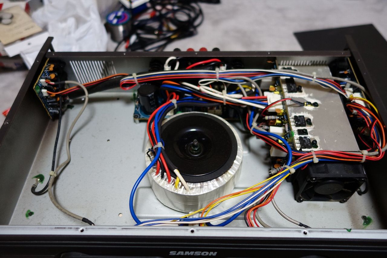 SAMSON servo200の内部探索 : アンプジャンカーのblog