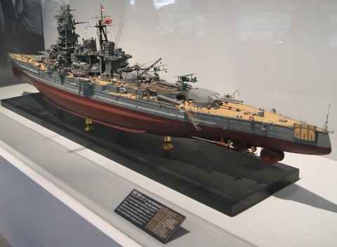 352