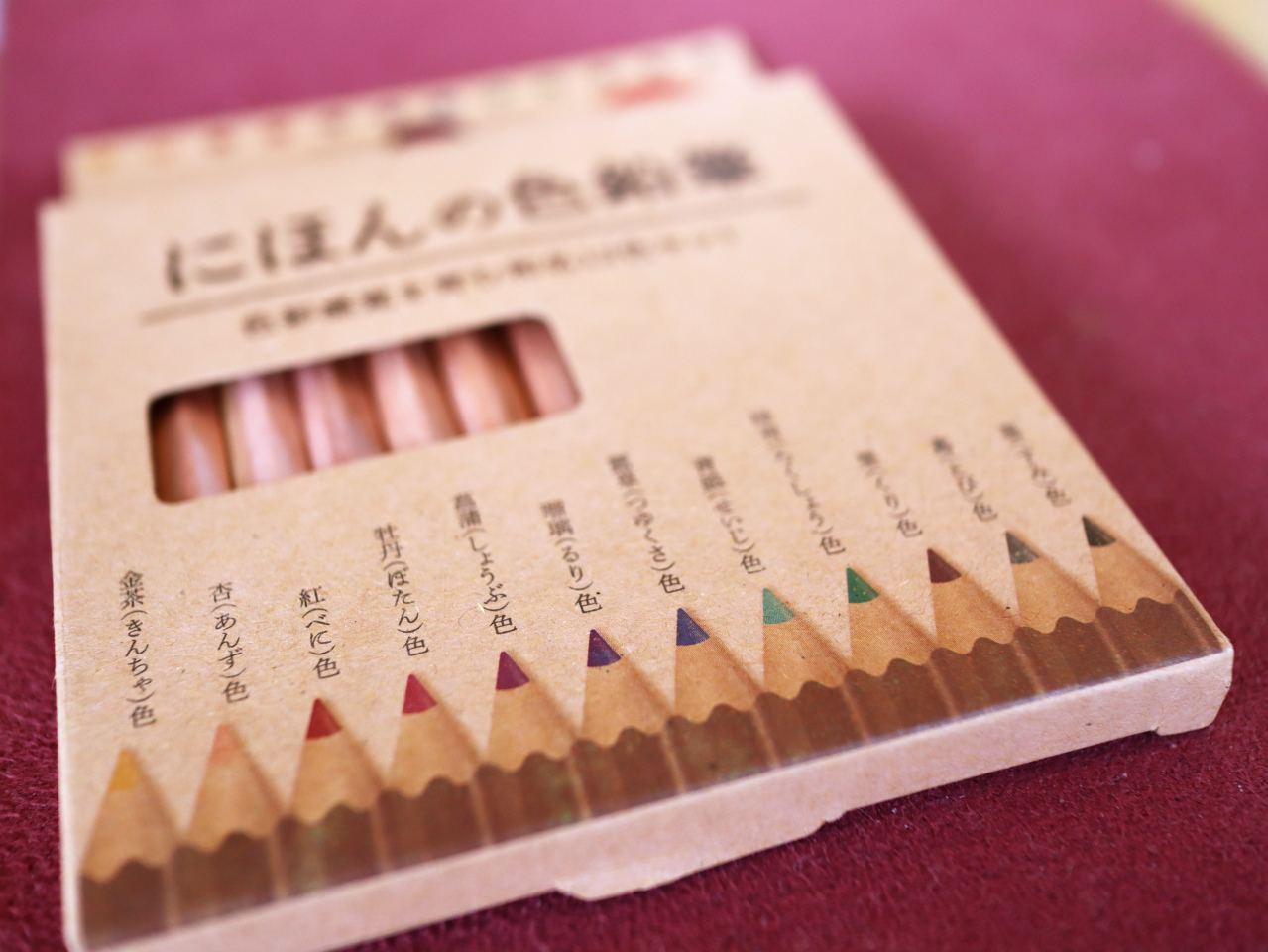 最大64％オフ！ nob にほんの色鉛筆 12色 日本の伝統色 120個販売 100円均一で話題の商品 古の和歌によまれる 伝統色を再現 子供の日 