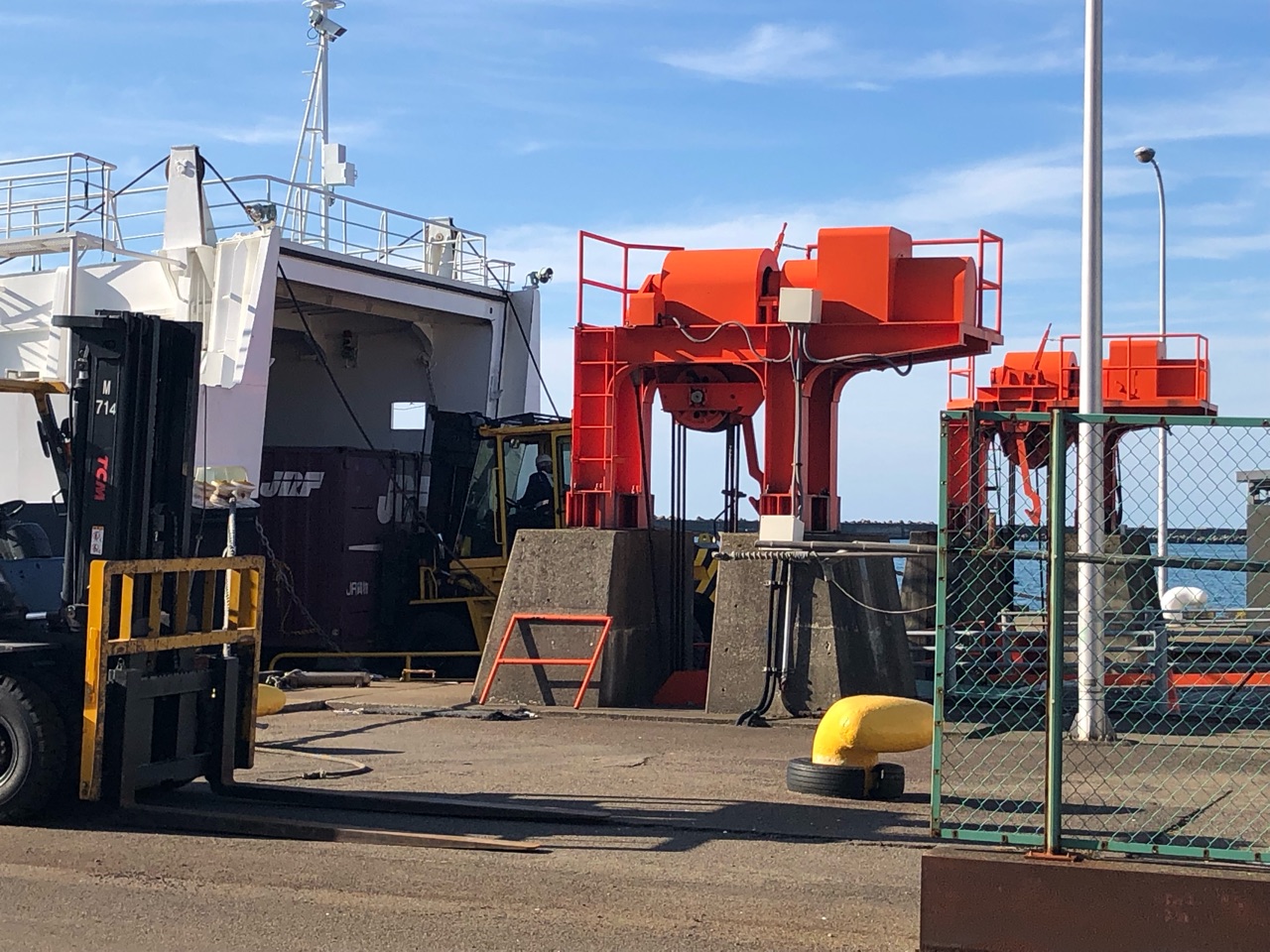 働くおじさん の輝き 直江津港貨物フェリー着岸 斎京四郎ブログ