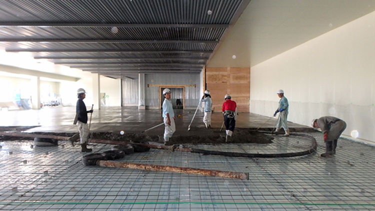 現場にて 土間コンクリート打ち込み 和歌山の建築家サイモン ｓエッセイ