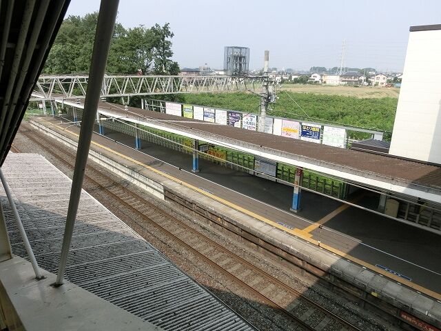 東武野田線七里駅改札内で見た風景 2 - 咲いた万歩
