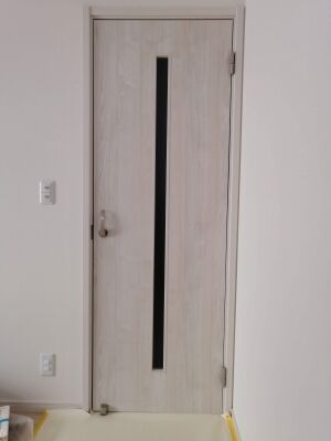 ペット出入り口の取り付け さいたま市の家具と室内ドアのお店