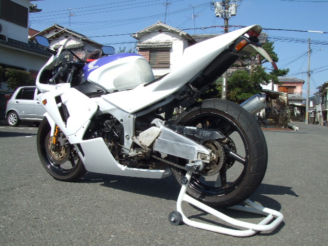 FRP製　CBR250RR用 MC22 Nタイプレースシートカウル FRP製 CBR250RR用 MC22 レースタイプシートカウル（cbr250rr