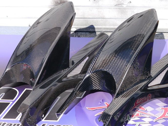 平織カーボンと綾織カーボンの違い（YZF-R25リアフェンダーでの