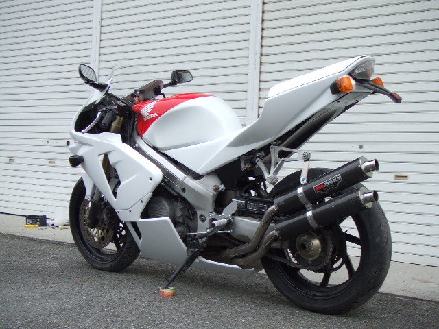 RVF400(NC35)用600RRレプリカカウル～その4～ : 才谷屋ファクトリー