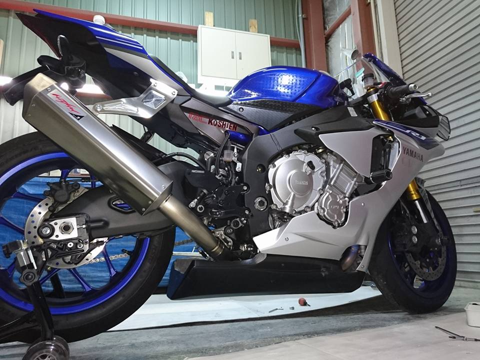 写真に写っている物が全てですyzf-r1 15~ 才谷屋　アンダーカウル