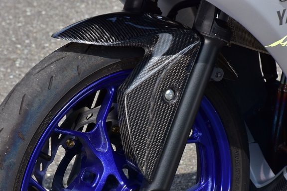 YZF-R6 カーボンリアフェンダー マジカルレーシングのリヤフェンダーの