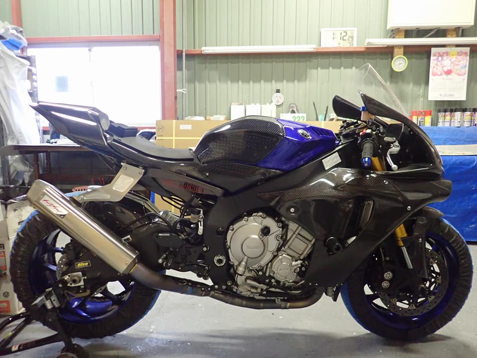 15~YZF-R1純正フューエルタンク用新型タンクカバー開発中！ : 才谷屋