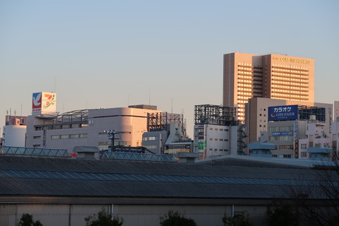 科学者がエネルギーを吐き出すブラックホールの写真を公開