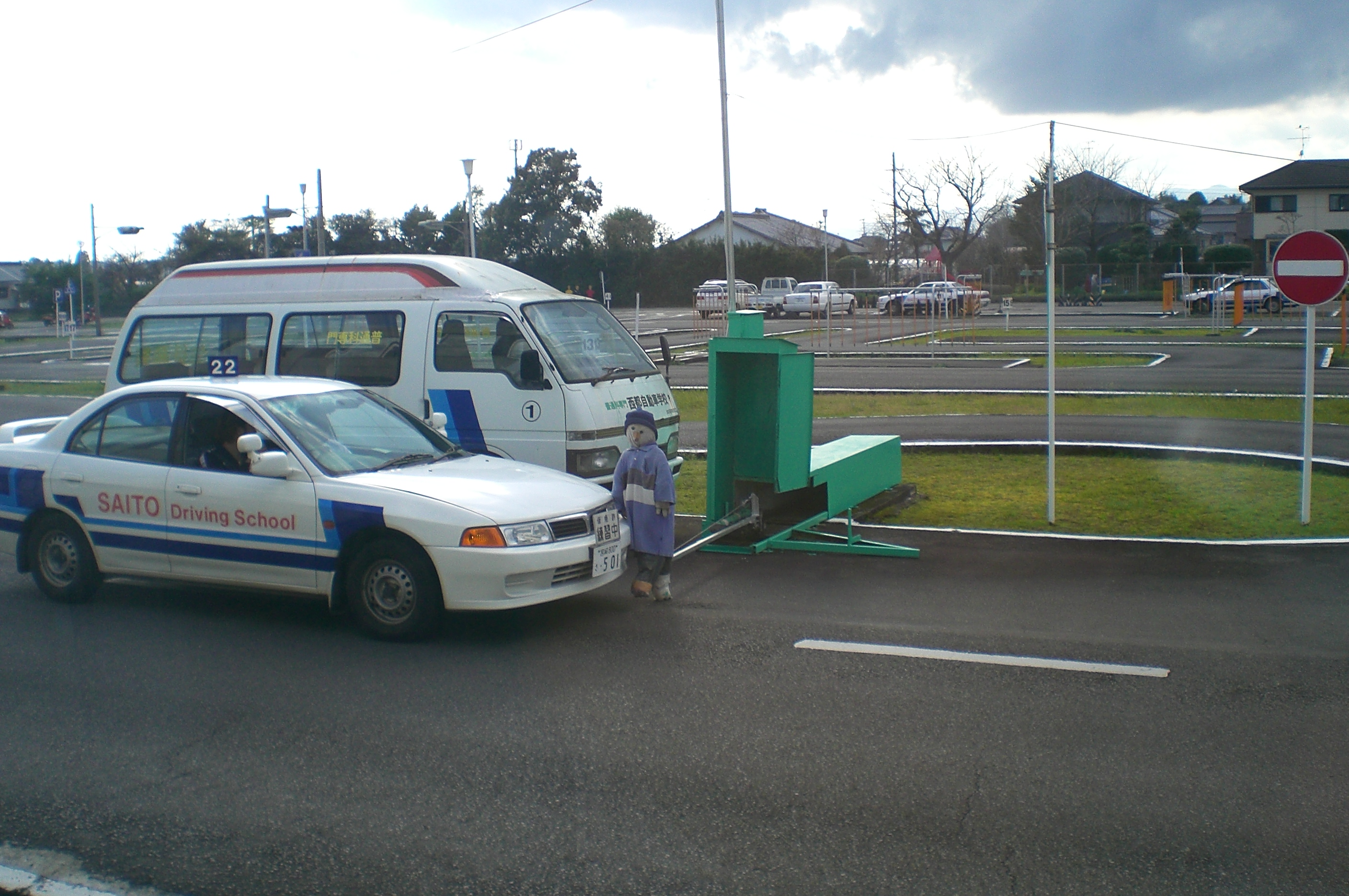 飛び出し人形 とび君 の危険予測 西都自動車学校長ブログ 格安合宿免許と運転免許
