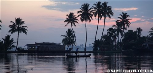 南インドの田園風景をゆくハウスボート ～ケララ州の水郷地帯の旅