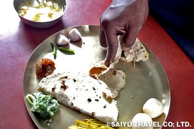 意外に清潔 手で食べるインドのごはん ナマステ インディア大作戦 西遊旅行 インドチーム 現地法人 西遊インディア スタッフブログ 意外に清潔 手で食べるインドのごはん ナマステ インディア大作戦 西遊旅行 インドチーム 現地法人 西遊インディア スタッフブログ
