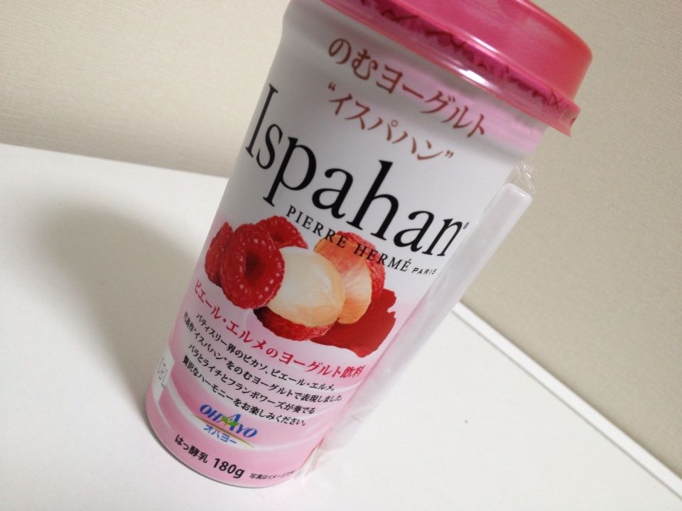 ピエール エルメの代表作 イスパハン がドリンクヨーグルトになって登場 のむヨーグルト イスパハン を飲んでみた 栄茶の雑食ブログ