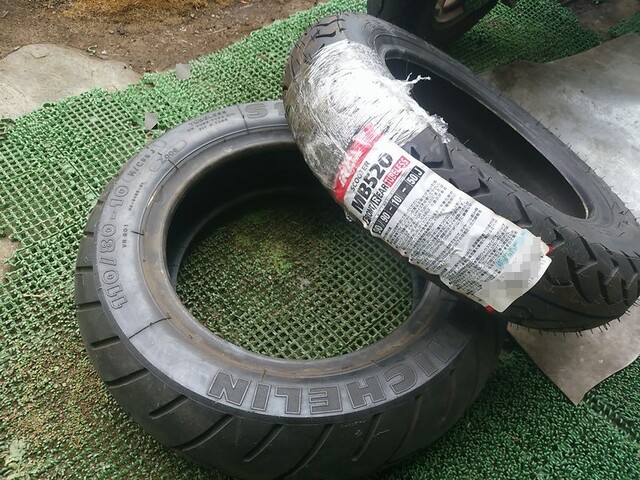 新品タイヤ交換的なぁ～3RY JOG 3WF JOG90 アクシス90 Mr.Boo!＠軒下