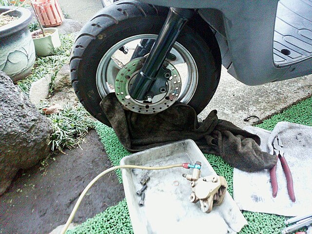Brembo ブレーキキャリパー アプリオTYPE2から取り外し maxresdefault.jpg