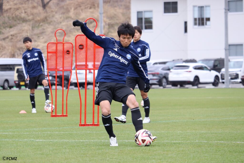 水戸ホーリーホックがFC町田ゼルビアMF黒川淳史を期限付き移籍で獲得と発表　「また皆さんと共に闘えることを楽しみにしています」