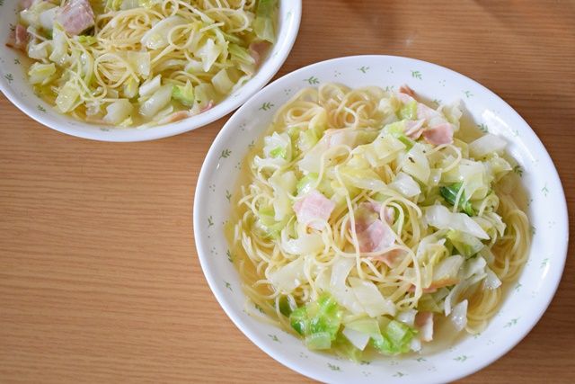 あっさりポカポカ 白菜 キャベツ ベーコンのスープパスタ オッサンのジャンク飯