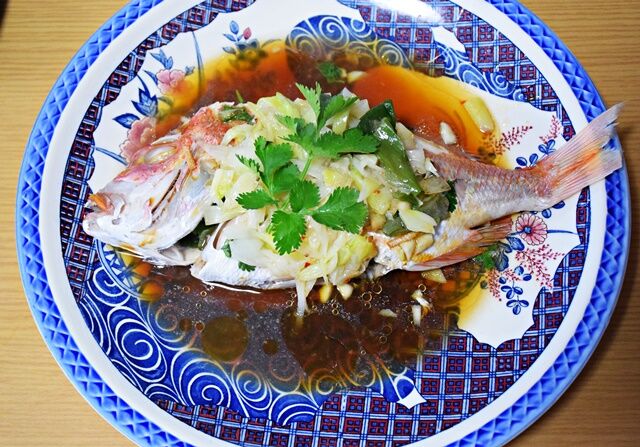 なかなか豪快に見える レンコ鯛の清蒸魚 オッサンのジャンク飯