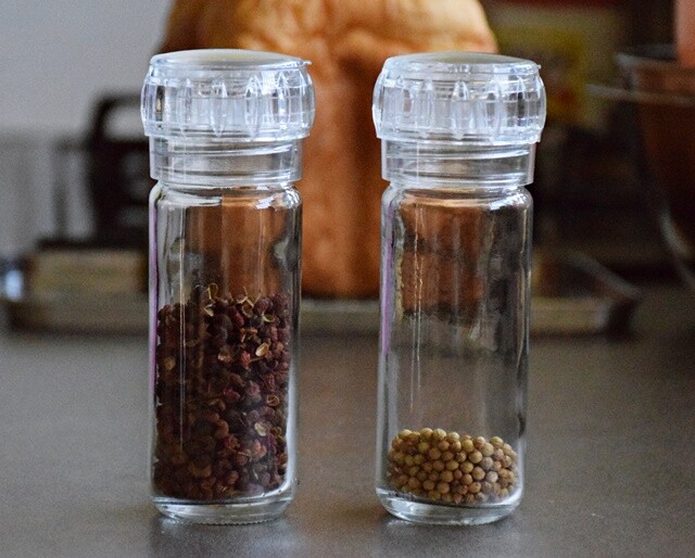 自家製コリアンダーシードと100円ペッパーミル 最果志向 放浪家坂木さんの足跡 自家製コリアンダーシードと100円ペッパーミル 最果志向 放浪家坂木さんの足跡