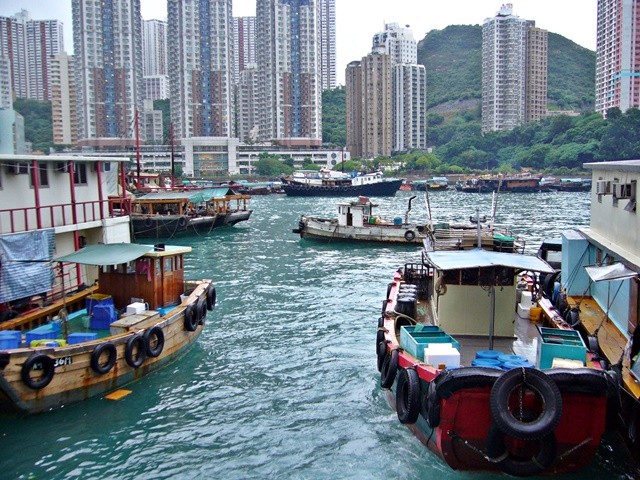 香港仔の海上シーフードレストラン群と海上生活者 蛋民 最果志向 放浪家坂木さんの足跡 香港仔の海上シーフードレストラン群と海上生活者 蛋民 最果志向 放浪家坂木さんの足跡