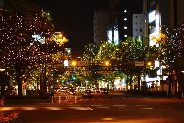 梅田新道と御堂筋のライトアップ 最果志向 放浪家坂木さんの足跡 梅田新道と御堂筋のライトアップ 最果志向 放浪家坂木さんの足跡