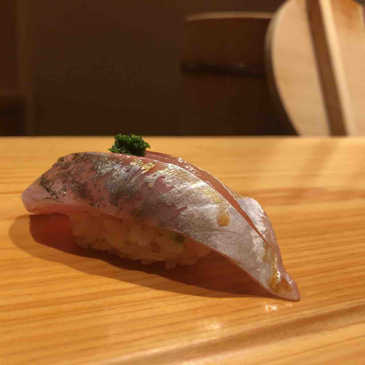 鯵を本気で語りたくなった 鮨のオタクトーク 鮨食人 さかなちゃん鮨を食う