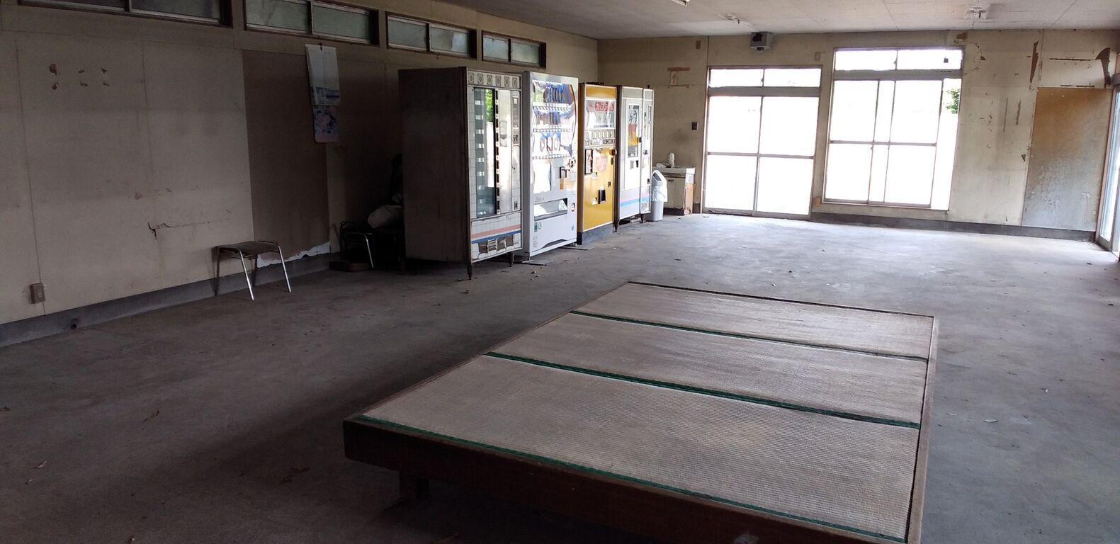 コインスナック ジョイフル２４(北側) : 旧い自販機巡りのブログbeyond