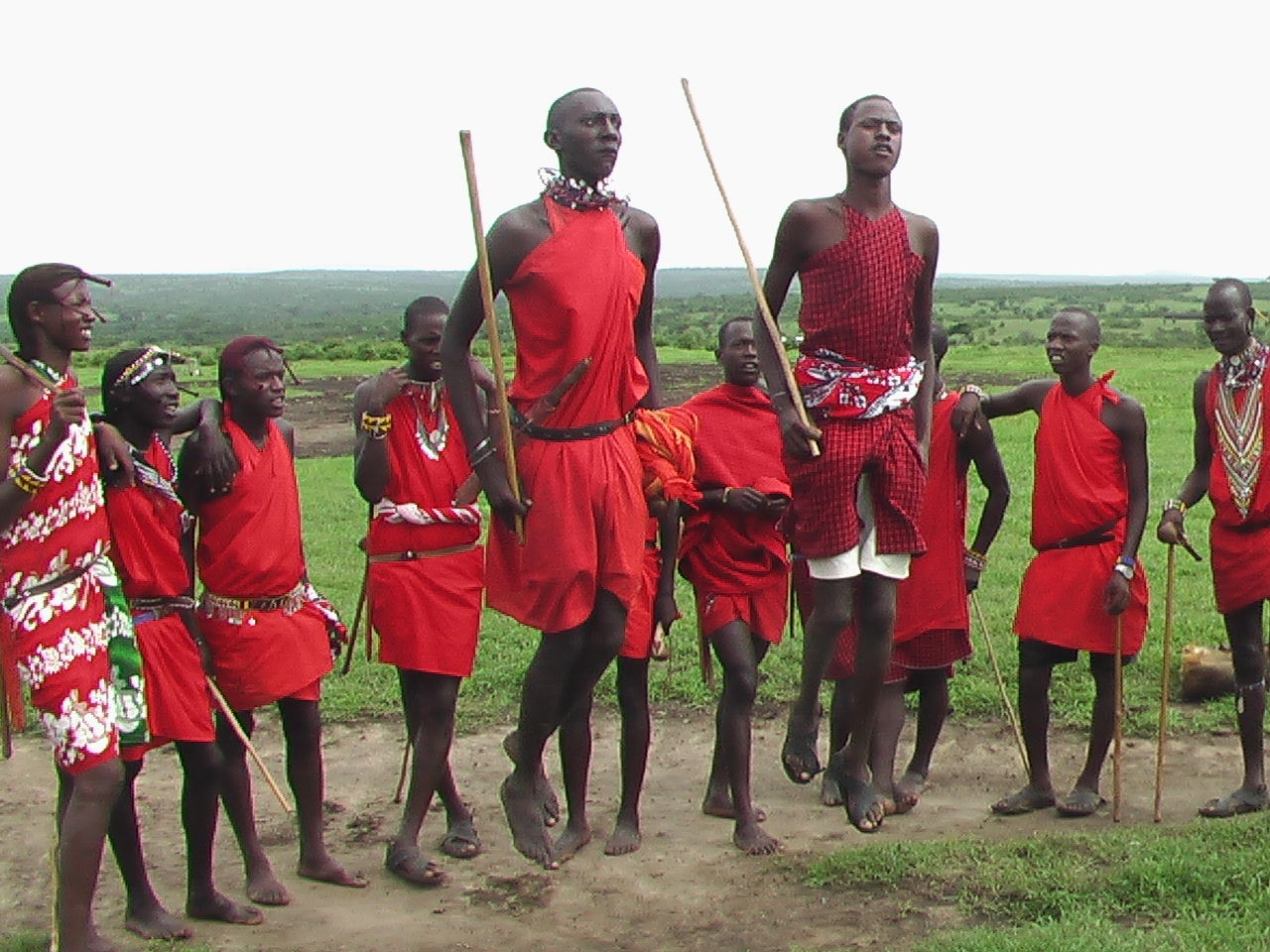 ケニア 元旦にマサイ族を訪ねて爆笑の火おこしを見た 地球のどこかから