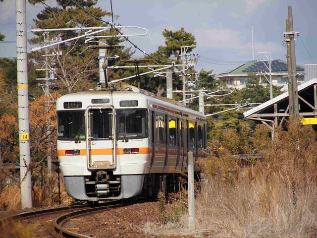 武豊線半田駅と衣浦臨海鉄道の半田埠頭駅 2025.1.9 : 半田の吉田のblog