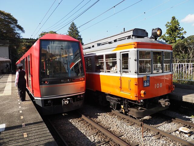 5　箱根登山鉄道　その3   3003と108　小涌谷駅にて　