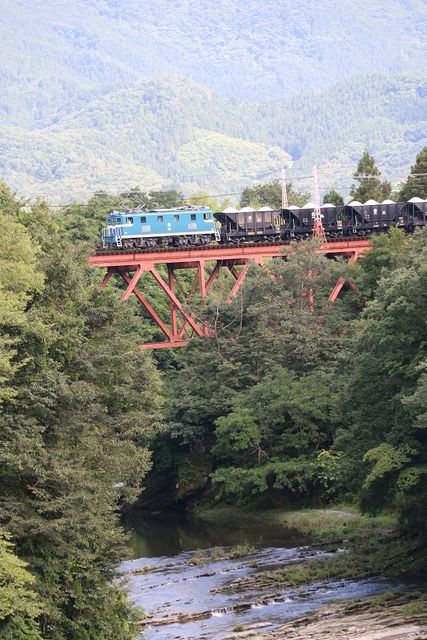 5  秩父鉄道　武州原谷～和銅黒谷間　301号機　石灰石列車　その1　