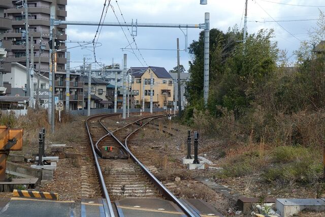 ８　荒古踏切 半田駅方向　その2  jpg