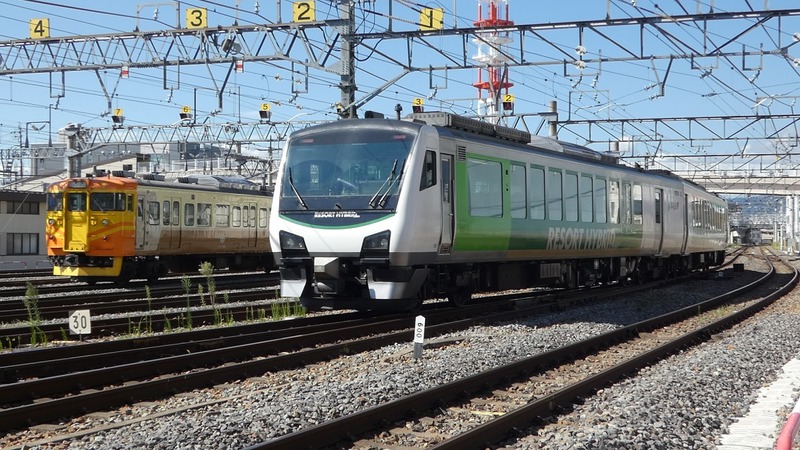 １　ハイブリッド車　長野駅にて　その2