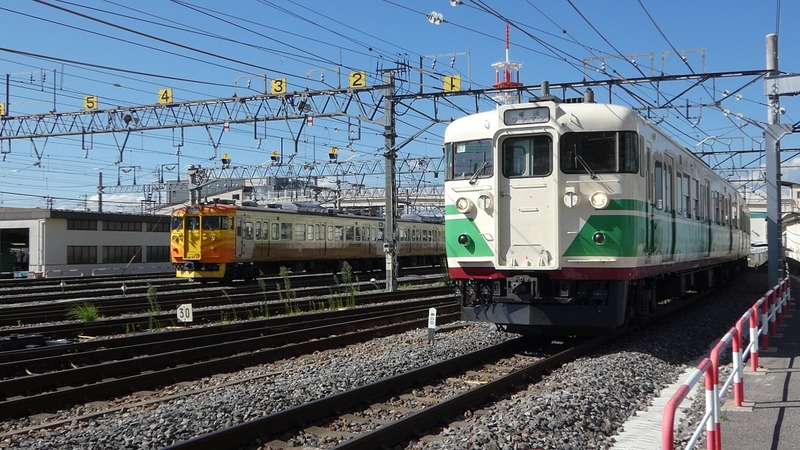 1　しなの鉄道　115系台湾色+115系　長野駅にて　その１