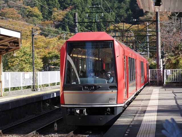 5　箱根登山鉄道　その7  3101　小涌谷駅にて　