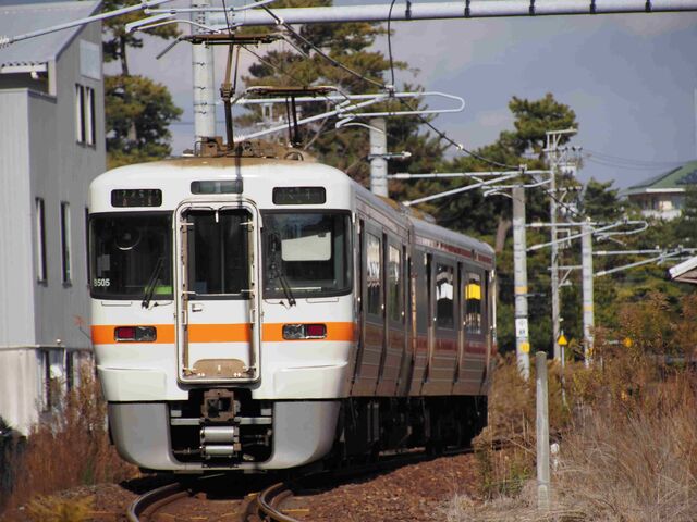 武豊線半田駅と衣浦臨海鉄道の半田埠頭駅 2025.1.9 : 半田の吉田のblog
