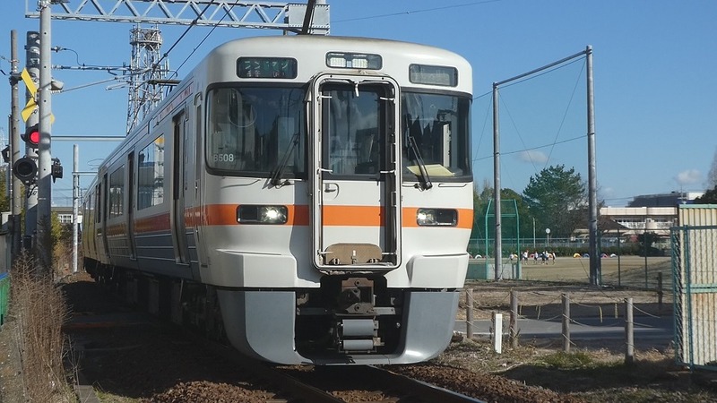 ４　313系　上半田踏切　その2