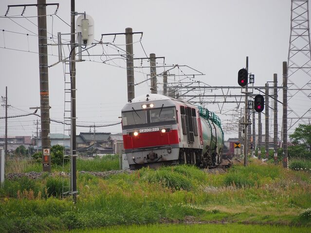 3　DF200-223　石油貨車　白鳥信号所にて　その1