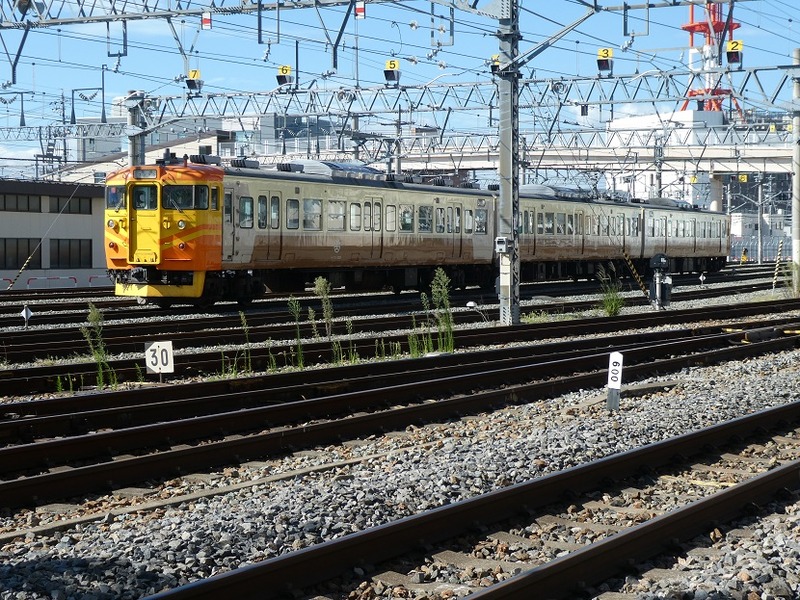 1　しなの鉄道　115系台湾色　長野駅にて　その１