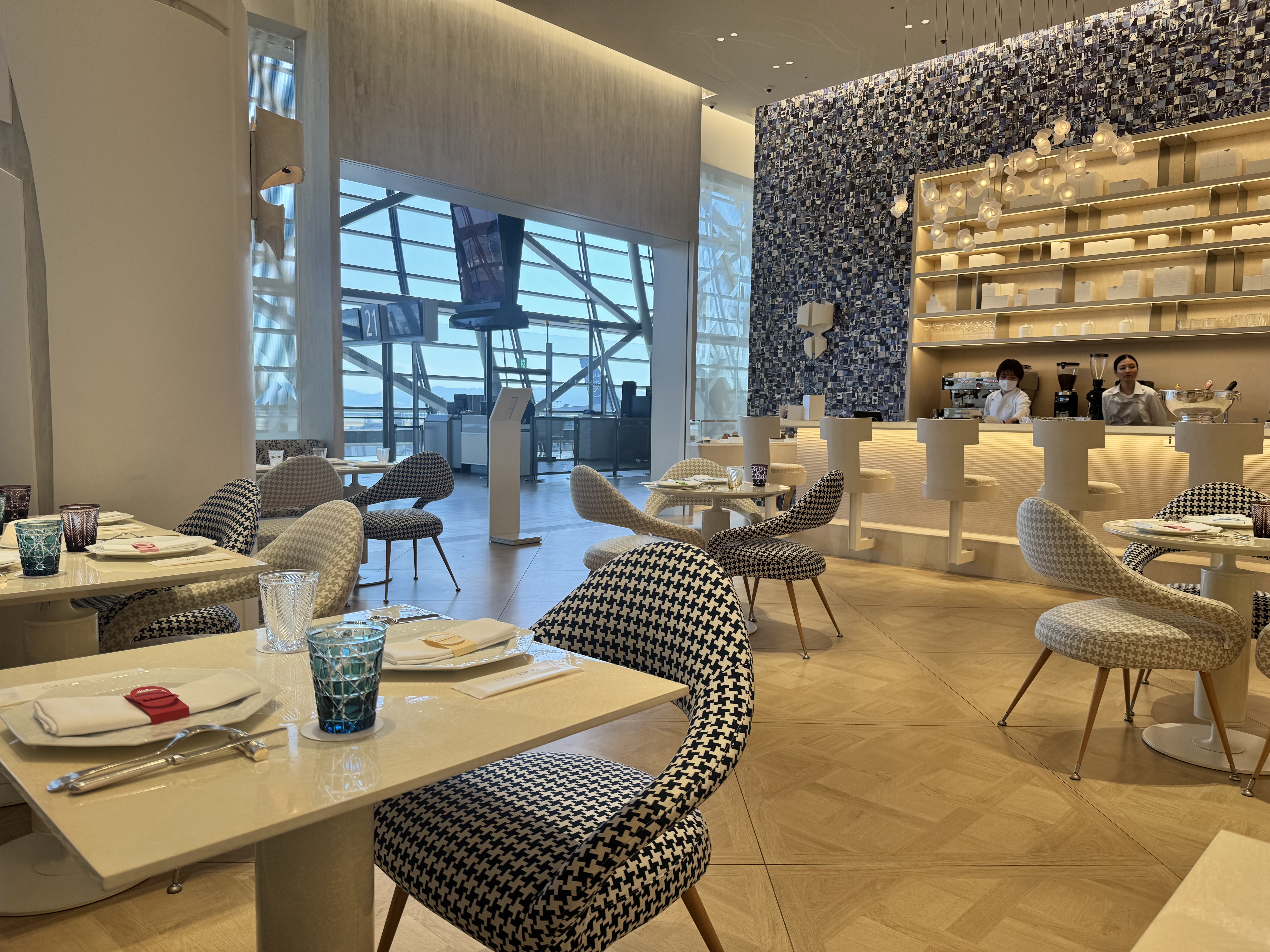 Cafe Dior : 酒とアマモノの日々