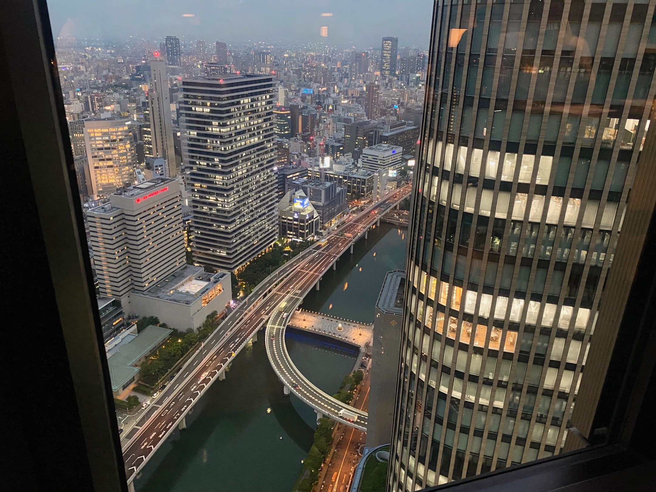コンラッド大阪 イブニングカクテル : 酒とアマモノの日々