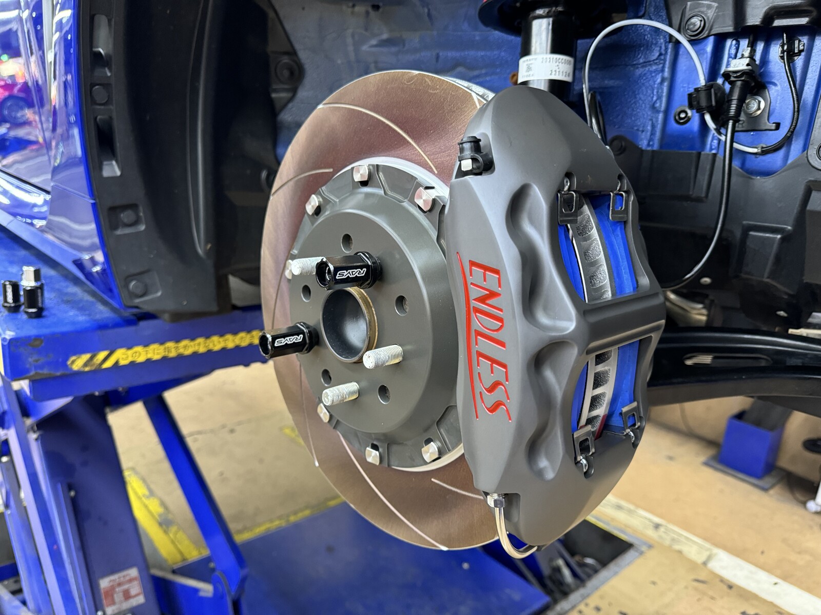 BRZ(ZD8)にエンドレスRacing MONO4&Racing MONO4r取り付け BRZ(ZD8)にエンドレスRacing MONO4&Racing MONO4r取り付け