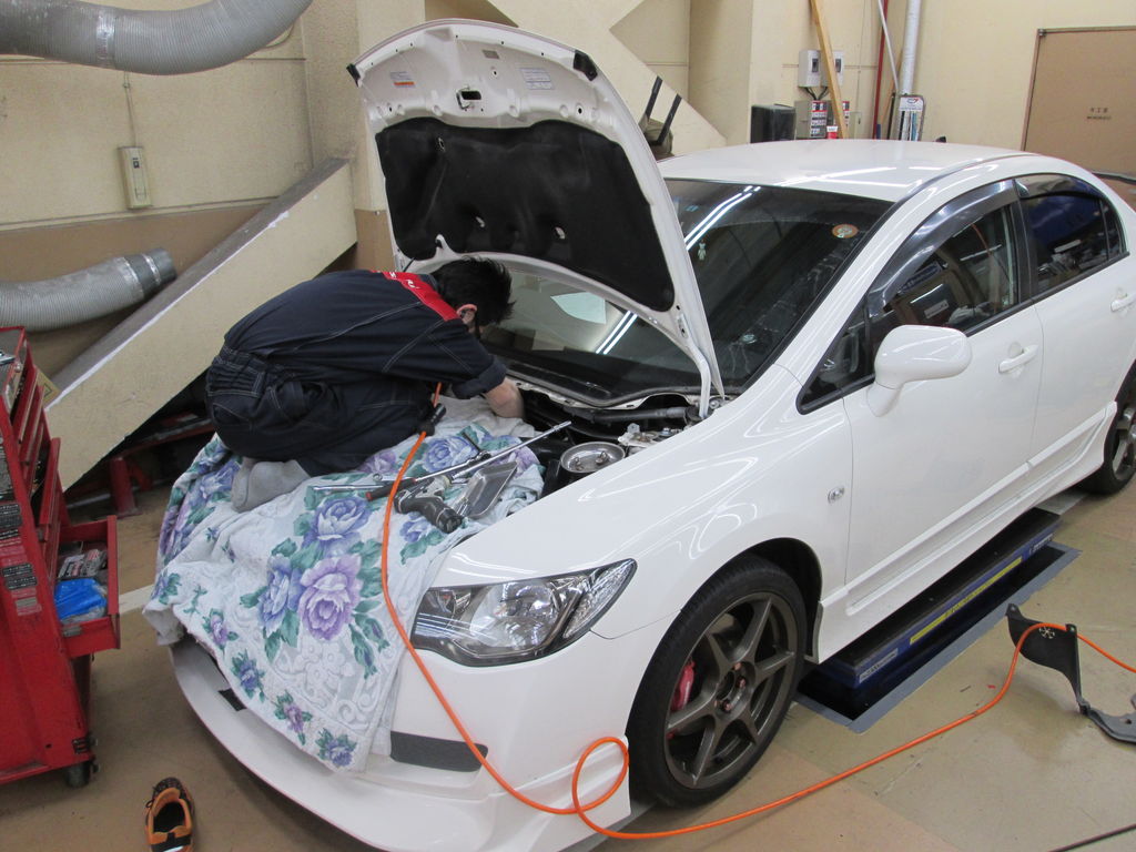 FD2 タイプR シビックのエキマニ交換 : Super Autobacs sunshine KOBE