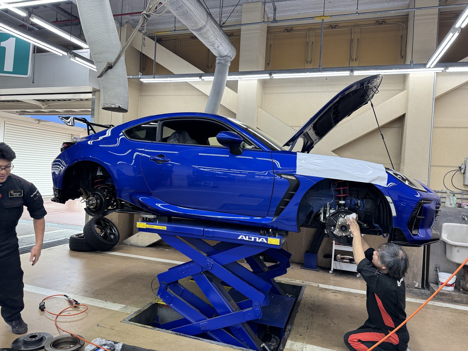 BRZ(ZD8)にエンドレスRacing MONO4&Racing MONO4r取り付け