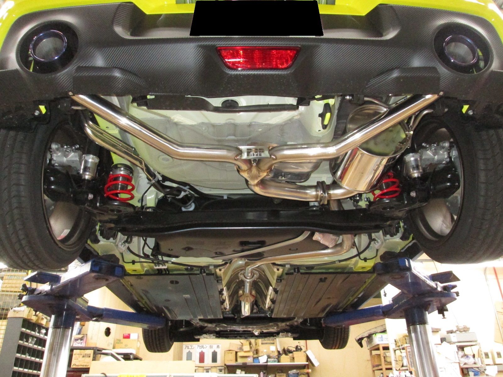ZC33S スイスポにマフラーの取り付け : Super Autobacs sunshine KOBE ZC33S スイスポにマフラーの取り付け : Super Autobacs sunshine KOBE