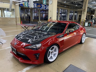 86(ZN6)にイングスカーボンボンネット取り付け : Super Autobacs