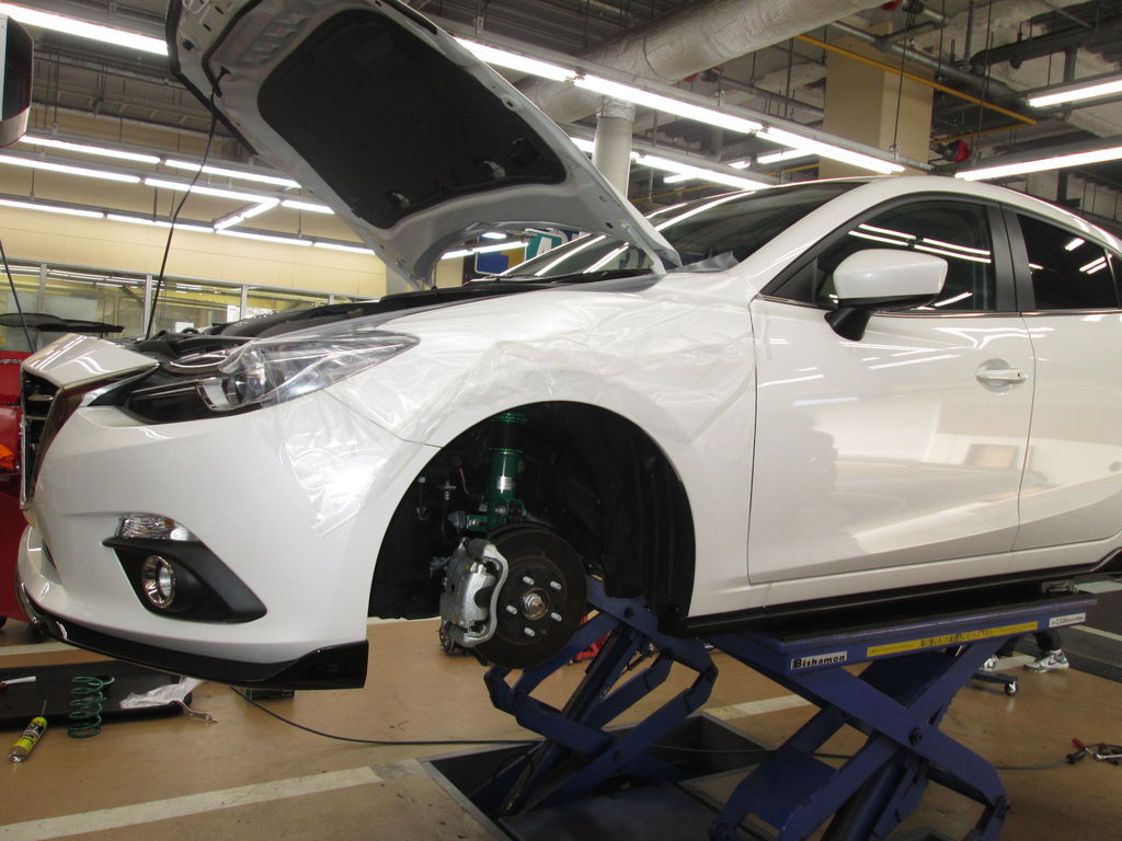 アクセラスポーツに車高調の取り付け Super Autobacs Sunshine Kobe Tuning Blog アクセラスポーツに車高調の取り付け Super Autobacs Sunshine Kobe Tuning Blog