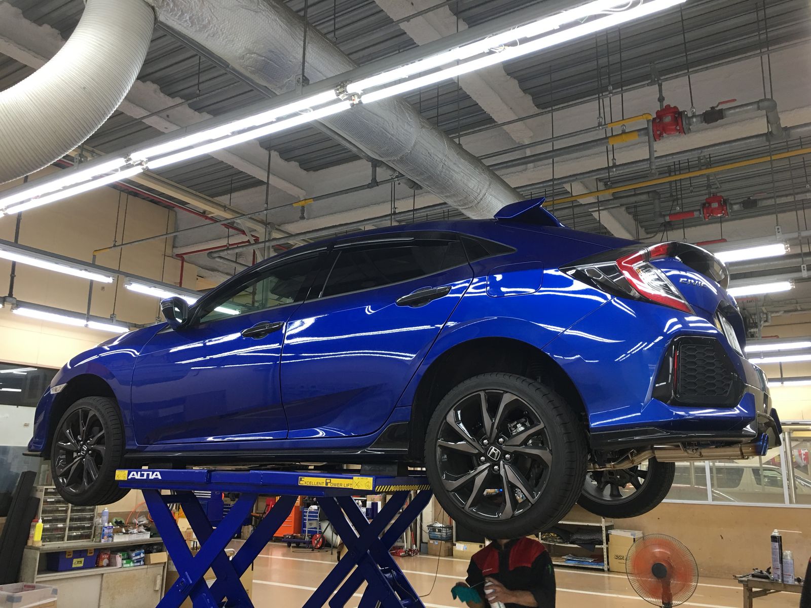 シビック Fk7 にマフラー取り付け Super Autobacs Sunshine Kobe Tuning Blog