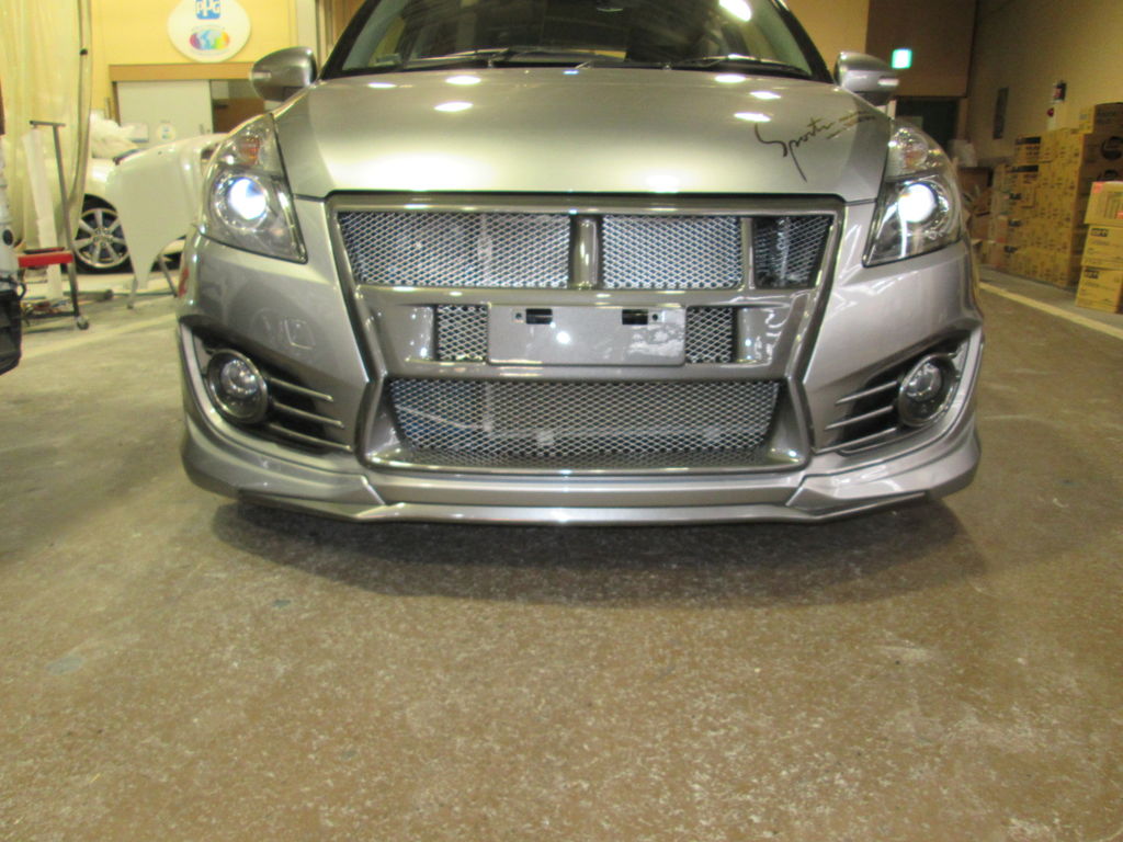 ZC32 スイフトスポーツのフロントグリル交換 : Super Autobacs ZC32 スイフトスポーツのフロントグリル交換 : Super Autobacs